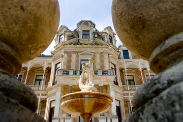 Hermes Villa, Brunnen Detail Rückseite, Wien