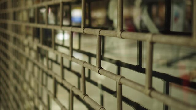 Shutter of the closed shop