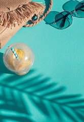 Fototapeta Bright summer beach vacation or travel lifestyle concept frame with lemonade, a straw bag and sunglasses. Top view. Copy space obraz