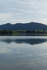 Landschaften Gebirge Bayern Herbststimmung Reflexion Wasseroberfläche Spiegelung Berge 