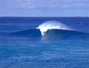 Naklejka premium Perfectly forming Wave