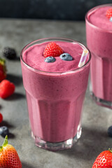 Healthy Berry Breakfast Smoothie