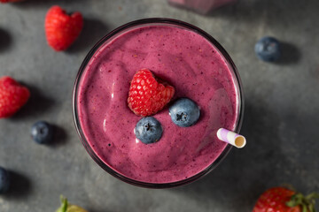 Healthy Berry Breakfast Smoothie