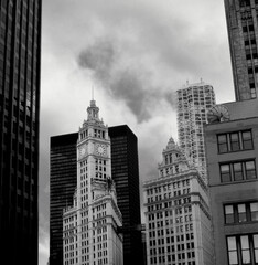 Building in black and white (chicago)