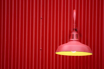 Obraz premium Red light against red metal background