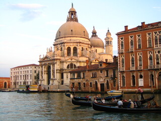 Obraz na płótnie Canvas A church in Venice