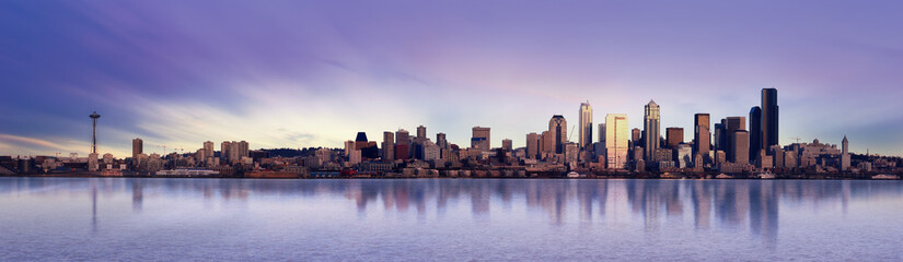 Fototapeta premium Panoramic Image of the city of Seattle at sunset
