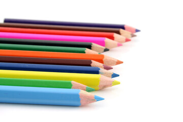 Naklejka premium Colored pencils on a white background with a shallow DOF