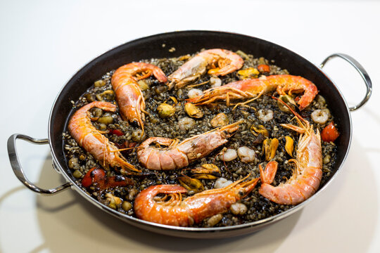 Arroz negro con gambones