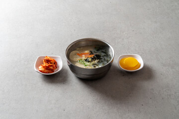 rice bowl, soft tofu stew, kimchi fried rice, earthen pot, bulgogi, meat bowl, pork cutlet, rice cake dumpling soup, rice cake, burdock, gimbap