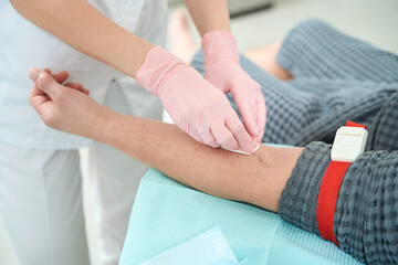Process of taking blood for further rejuvenating plasmolifting procedure