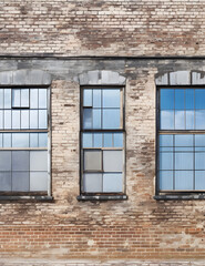 Generative AI KI alte Fassade mit Fenstern eins alten verlassenen Fabrikgebäudes
