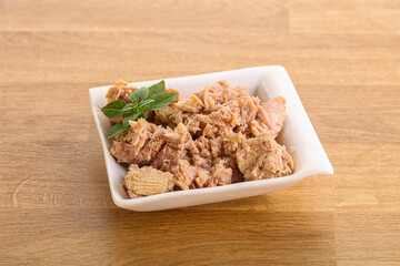 Canned tuna fish with oil