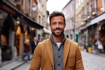 Obraz premium Portrait of handsome young man smiling at camera while walking on street