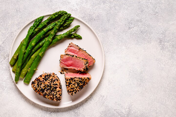 Tuna steak fried in sesame seeds served with asparagus.