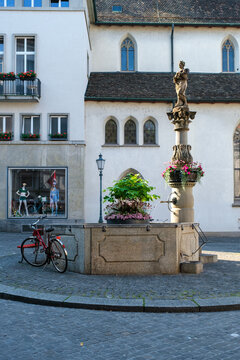 bikes and a fountain in zurich niederdorf