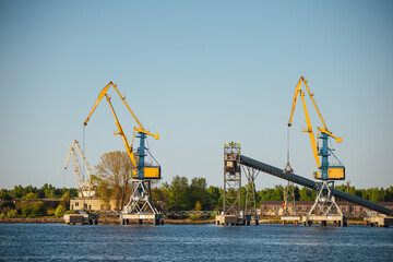 Larger cranes in the port, cranes load bulk materials. The work of cranes in the seaport
