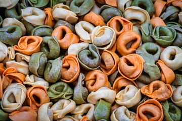 Bunte Tortellini