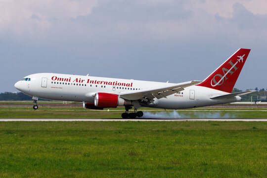 Omni Air International Boeing 767-224ER touchdown with smoke, 2 May 2023