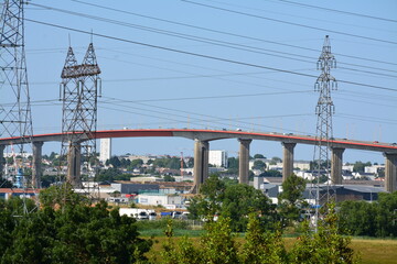 Le pont de Cheviré un chantier titanesque, Il est le plus haut des ponts nantais et le seul en aval de la Loire