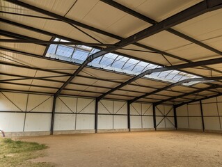une grande halle. Un grand préau. hangar métallique. Grand garage. Construction métallique