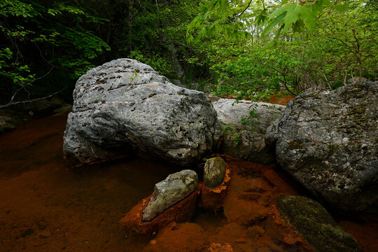 Mineralwasser-Quelle in Kokkino Nero (Griechenland)
Mineral water spring in Kokkino Nero (Greece) - Powered by Adobe
