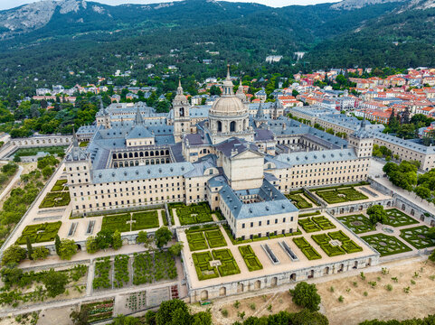 view of the immense monanterio of El Escorial in Madrid