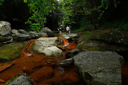 Mineral water spring in Kokkino Nero (Greece) Mineralwasser-Quelle in Kokkino Nero (Griechenland) - Powered by Adobe