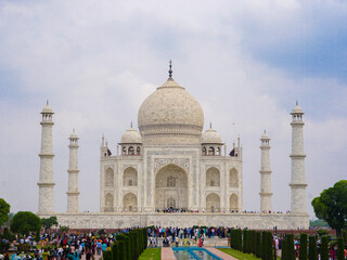 Taj Mahal with tourists