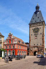 Obraz premium Speyer am Rhein, Fussgängerzone mit Altpörtel und Stadtturm Altpörtel
