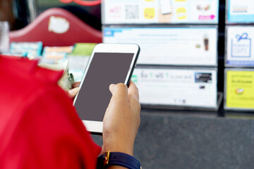 Paying through mobile phones increases the convenience for users.