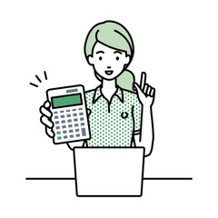 座ってデスクでノートPCを開いて電卓を指差してこちらに向けて見せているポロシャツの女性