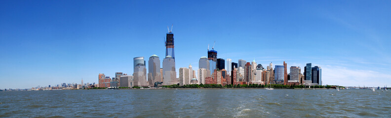 Fototapeta na wymiar panoramic view over Manhattan as seen from Liberty Island