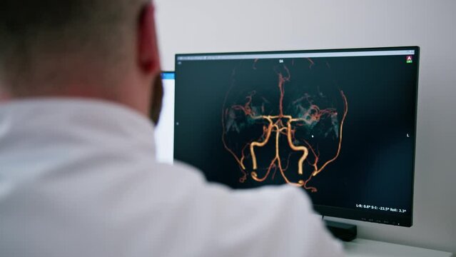 the patient undergoes computer tomography in the clinic, the radiologist monitors the progress of the procedure and the results of the lung scan