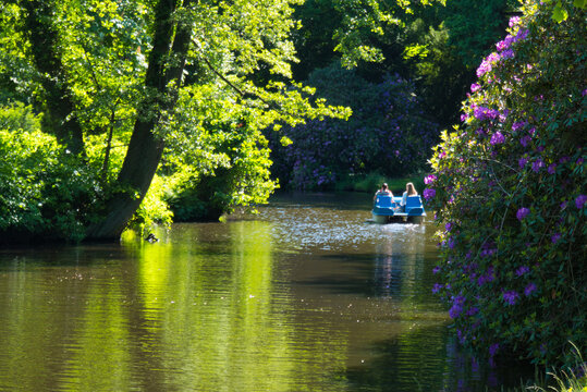 Impressionen aus Oldenburg: Stadt im Fr&uuml;hsommer:Aufnahme aus dem Schlosspark