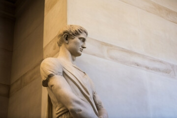 Naklejka premium A Greek statue in front of a bright background, Generative AI