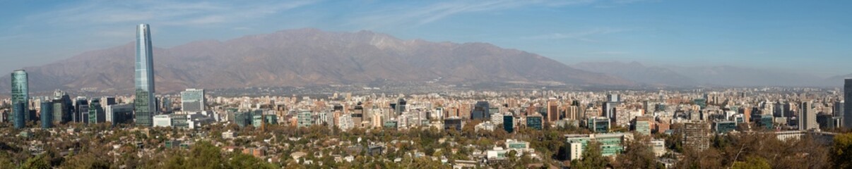panorama pr&eacute;dios  de Santiago do Chile cordilheira dos andes