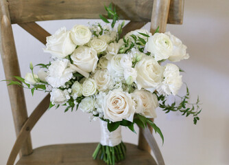 White Wedding Flowers by AnnaRaduFlowers