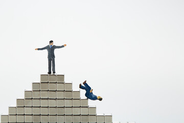 マグネットキューブとミニチュア人形