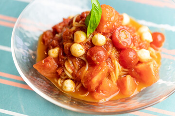 完熟トマトとモッツァレラチーズの冷製パスタ