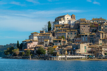 Le village médiéval d'Anguillara Sabazia en Italie