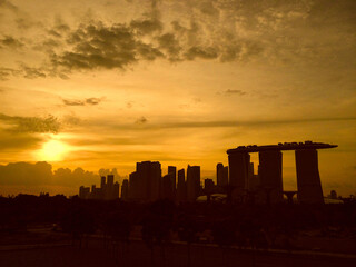 Fototapeta na wymiar Singapore sunset silhouette of the city