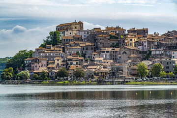 Fototapeta na wymiar Le village médiéval d'Anguillara Sabazia en Italie