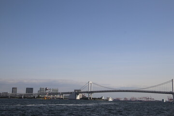 東京湾のレインボーブリッジ