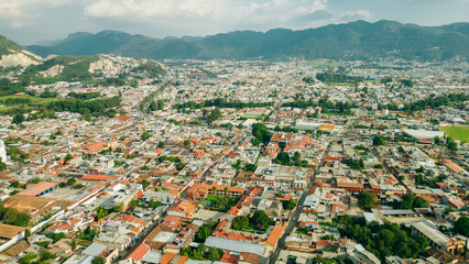 Fototapeta premium Beautiful aerial view of the rooftops of the old colonial buildings in the city of san cristobal de las Casas on the sunset