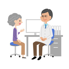 診察室で男性医師に説明するシニア女性