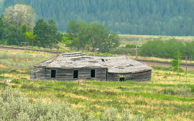 Fototapeta na wymiar The old Glenbow General Store and Post Office at the Glenbow Ranch Provincial Park.