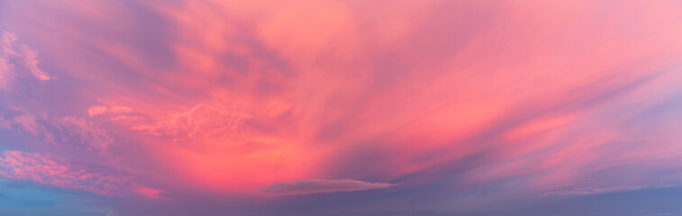 Fototapeta premium Vibrant panoramic sunset in the clouds