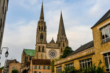 Chartres, Kathedrale, Notre-Dame, Altstadt, Altstadthäuser, Kirchenfenster, Fluss, Eure, Sommer, Abendstimmung, Frankreich