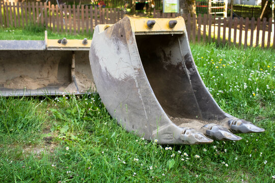shovel in the park,
Abucket is iying on the construction site.